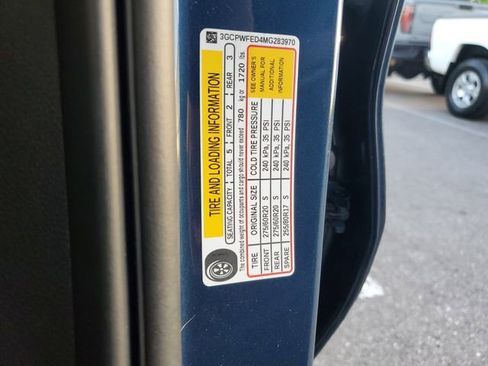 Used 2021 Chevrolet Silverado 1500 High Country w/ Technology Package RWD image 33