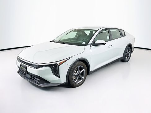 Used 2025 Kia K4 LXS FWD image 3