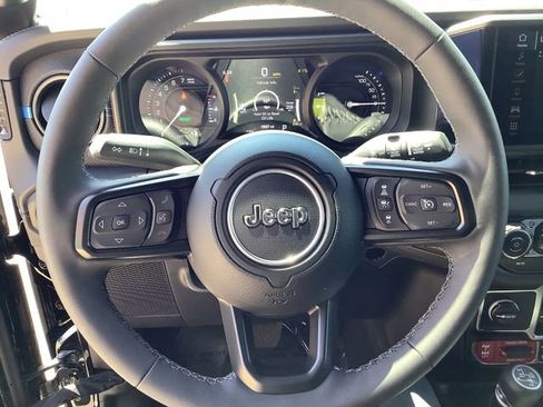 Used 2025 Jeep Wrangler Unlimited Rubicon 4xe w/ Convenience Group AWD/4WD image 10