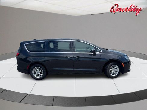 Used 2023 Chrysler Voyager LX FWD image 2
