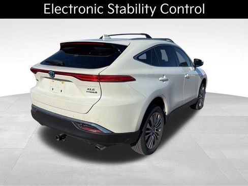 Used 2022 Toyota Venza XLE image 9