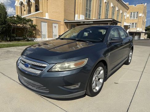 Used 2010 Ford Taurus SEL image 2