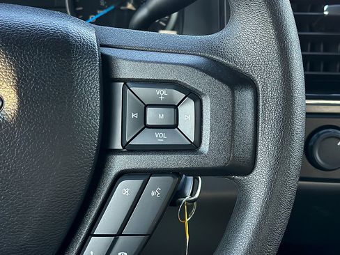 Used 2017 Ford F150 XLT AWD/4WD image 12
