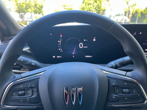 Used 2025 Buick Envista Sport Touring image 25