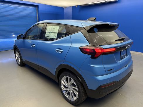 New 2027 Chevrolet Bolt LT w/ Comfort Package FWD image 5