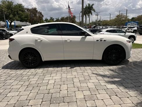 Used 2022 Maserati Levante GT AWD/4WD image 14