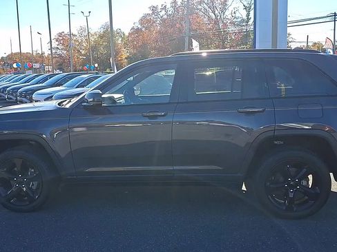 Used 2023 Jeep Grand Cherokee Altitude image 7