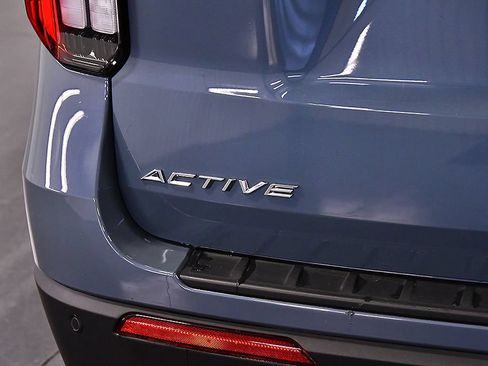 Used 2025 Ford Explorer Active w/ Active Comfort Package RWD image 11