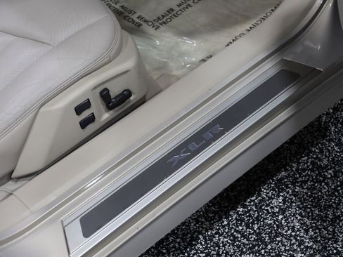 Used 2006 Cadillac XLR image 41