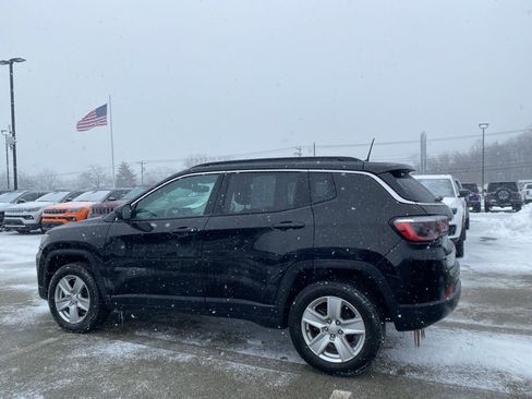 Used 2022 Jeep Compass Latitude w/ Convenience Group image 3
