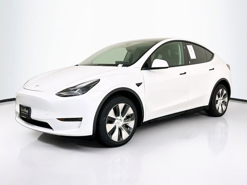 Used 2023 Tesla Model Y Long Range image 3