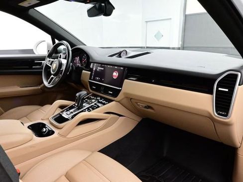 Certified 2021 Porsche Cayenne Coupe AWD/4WD image 19