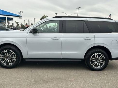 Certified 2025 Ford Expedition Active image 7