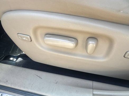 Used 2012 Toyota Highlander Limited FWD image 14