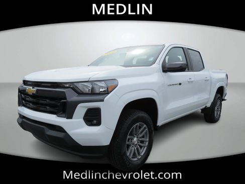 Used 2024 Chevrolet Colorado LT w/ LT Convenience Package II image 4