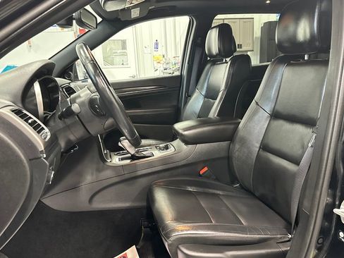 Used 2022 Jeep Grand Cherokee Limited image 16