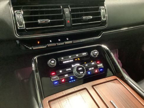 Used 2024 Lincoln Navigator Reserve AWD/4WD image 19