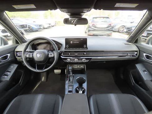 Used 2023 Honda Civic Sport image 17