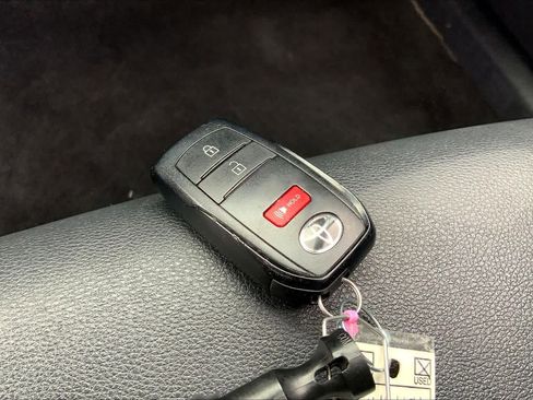 Used 2025 Toyota Corolla Cross XLE FWD image 14