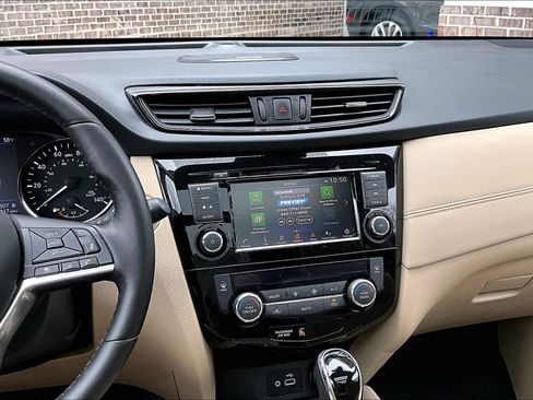 Used 2018 Nissan Rogue SL w/ Premium Package image 7