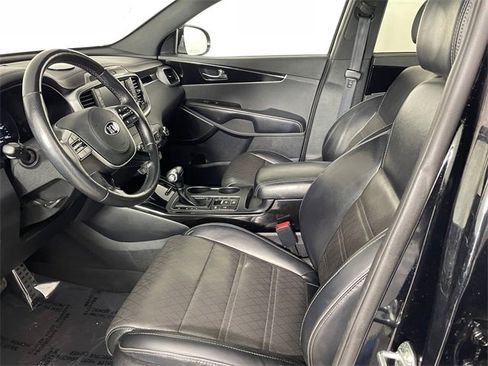 Used 2019 Kia Sorento SX image 2