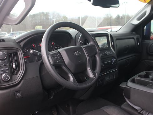 Used 2025 Chevrolet Silverado 2500 Custom w/ Custom Value Package image 22