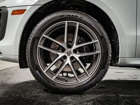 Certified 2025 Porsche Macan AWD/4WD image 12