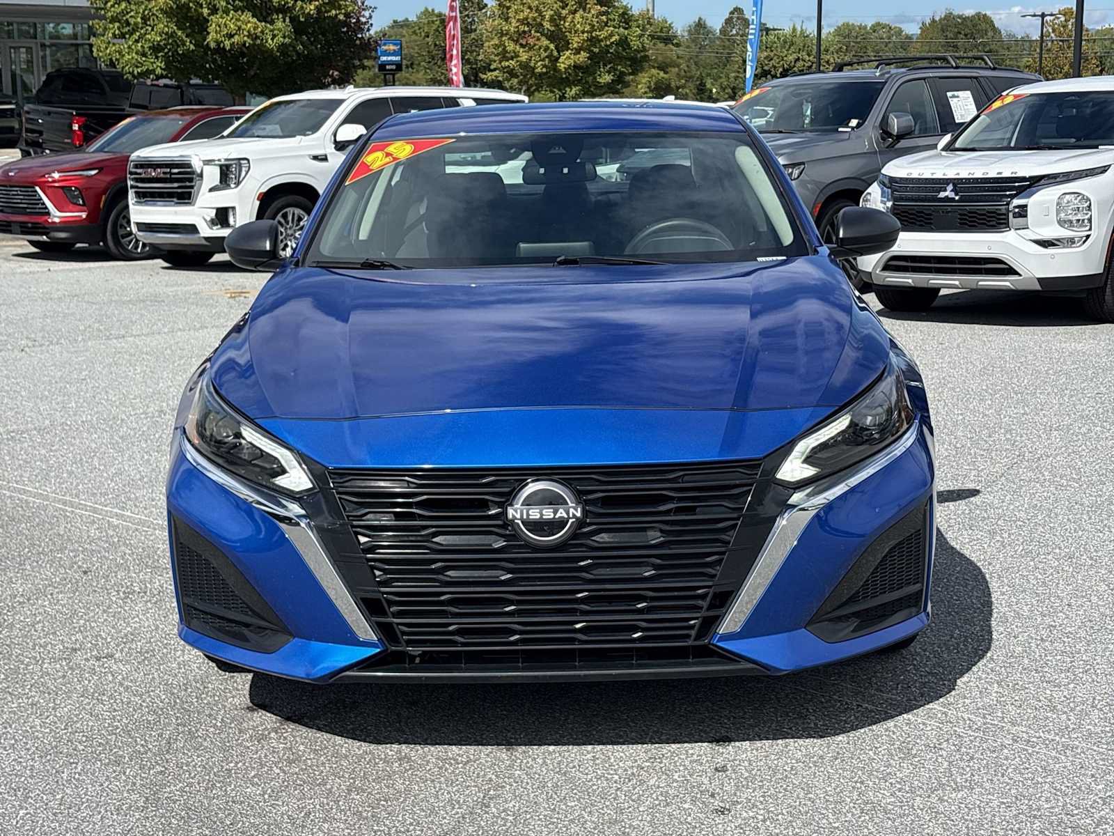 Used 2025 Nissan Altima 2.5 SV AWD/4WD image 3