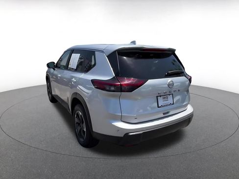 Used 2025 Nissan Rogue SV FWD image 11