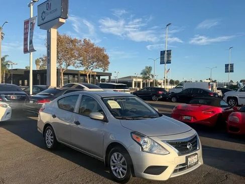 Used 2017 Nissan Versa S Plus FWD image 2