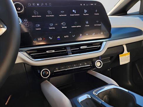 New 2026 Chevrolet Equinox EV LT image 19