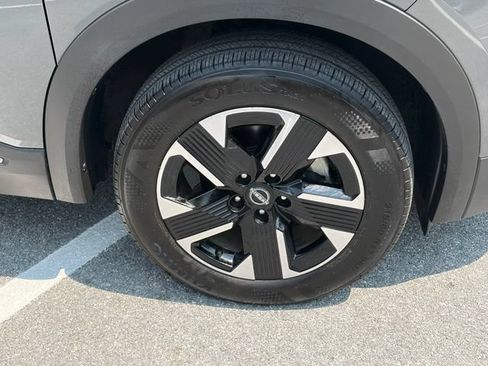 Certified 2025 Nissan Kicks SV w/ SV Premium Package AWD/4WD image 10