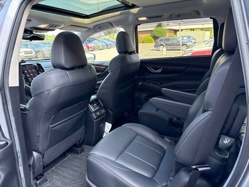 Used 2025 Subaru Ascent Touring w/ Popular Package #2 AWD/4WD image 17