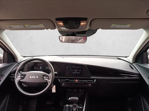 Used 2023 Kia Niro LX FWD image 17