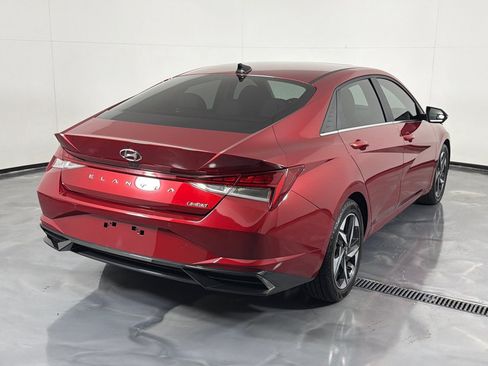 Used 2023 Hyundai Elantra Limited w/ Cargo Package FWD image 5