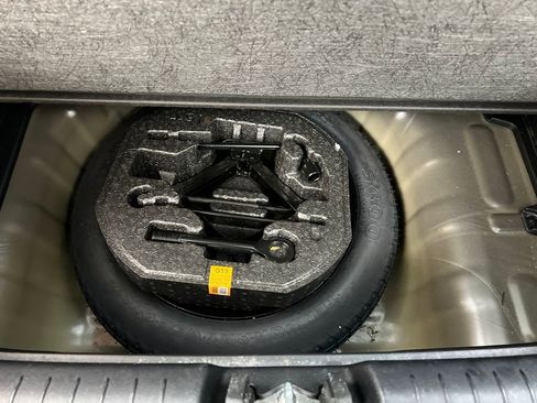 Used 2025 Hyundai Venue SEL image 31