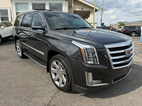 Used 2019 Cadillac Escalade Luxury image 5