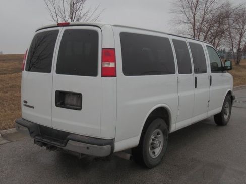 Used 2018 Chevrolet Express 3500 LT w/ LT Preferred Equipment Group image 2