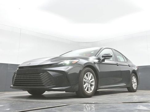 Used 2025 Toyota Camry LE FWD image 29