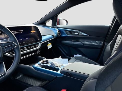 New 2026 Chevrolet Equinox EV LT image 24