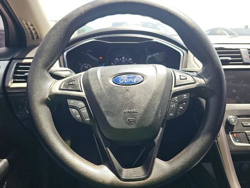 Used 2017 Ford Fusion SE w/ Fusion SE Technology Package FWD image 10