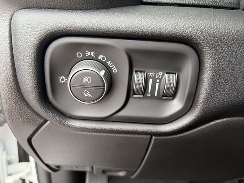 Used 2025 RAM 2500 Laramie AWD/4WD image 21