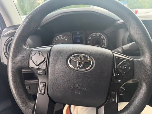 Used 2018 Toyota Tacoma SR AWD/4WD image 15