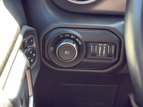 Used 2021 Jeep Wrangler Unlimited Sport AWD/4WD image 29