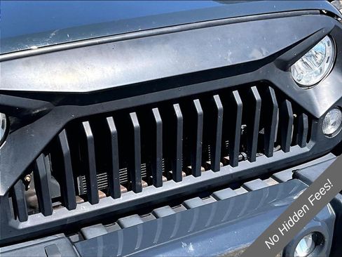 Used 2018 Jeep Wrangler Unlimited Sahara w/ Dual Top Group AWD/4WD image 23