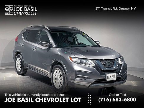 Used 2020 Nissan Rogue SV image 1