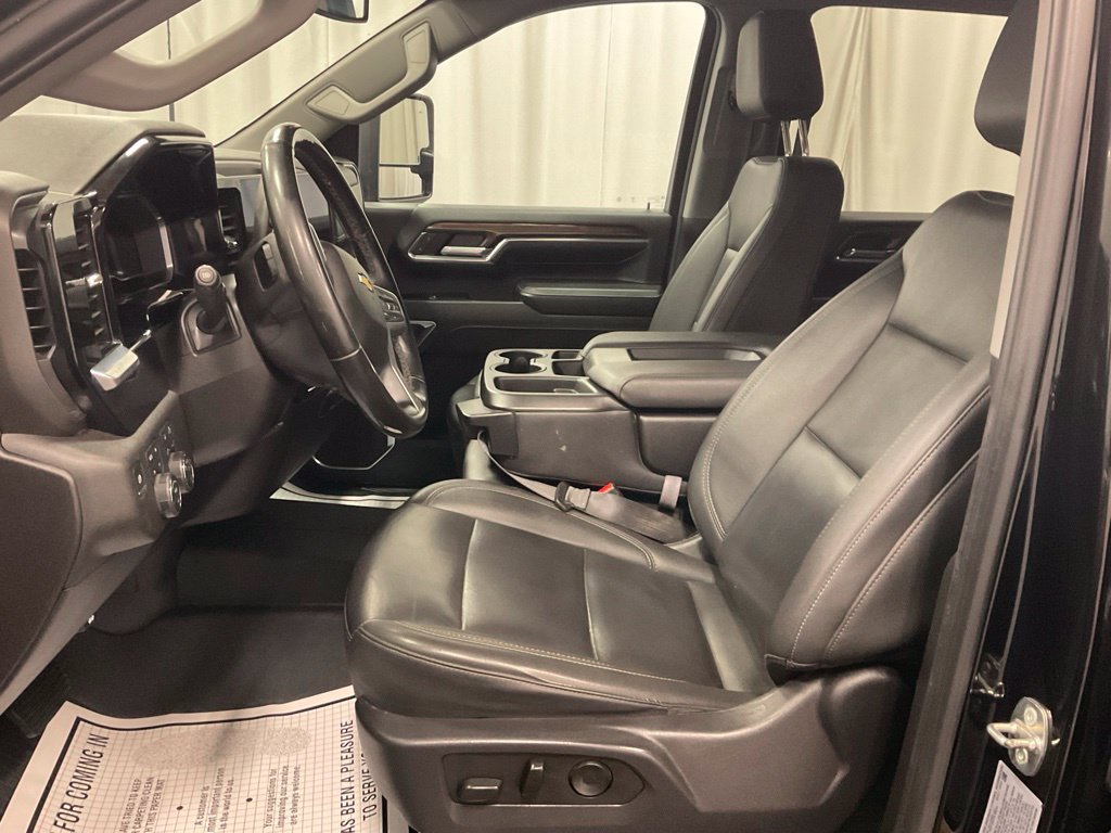 Used 2024 Chevrolet Silverado 3500 LT w/ All Star Edition AWD/4WD image 4