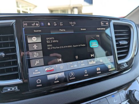 Used 2024 Chrysler Pacifica Touring-L image 24