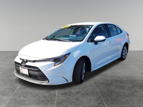 Certified 2025 Toyota Corolla LE image 3