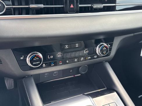 New 2025 Mitsubishi Outlander SEL image 25